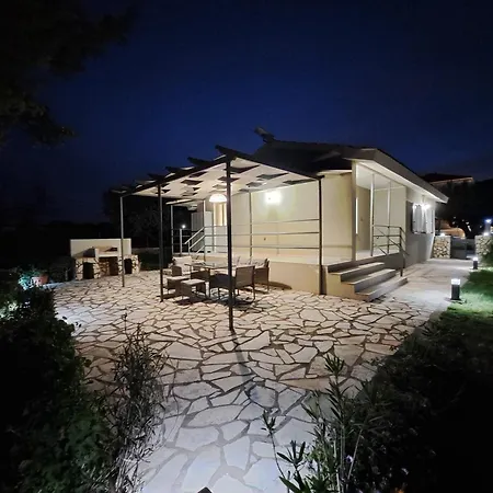 Solomos Family House Semesterbostad